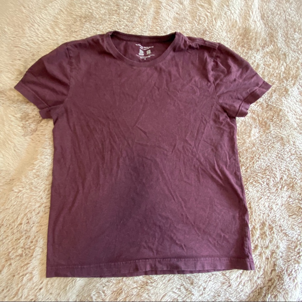 BR burgundy t shirt